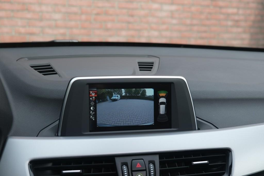 BMW X1 sDrive20i 192pk Aut. Essential | Navi | Climate | Panoramadak | Camera | Elektrische Achterklep | PDC afbeelding 21