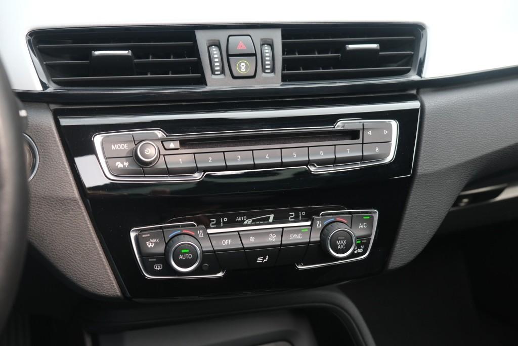 BMW X1 sDrive20i 192pk Aut. Essential | Navi | Climate | Panoramadak | Camera | Elektrische Achterklep | PDC afbeelding 23