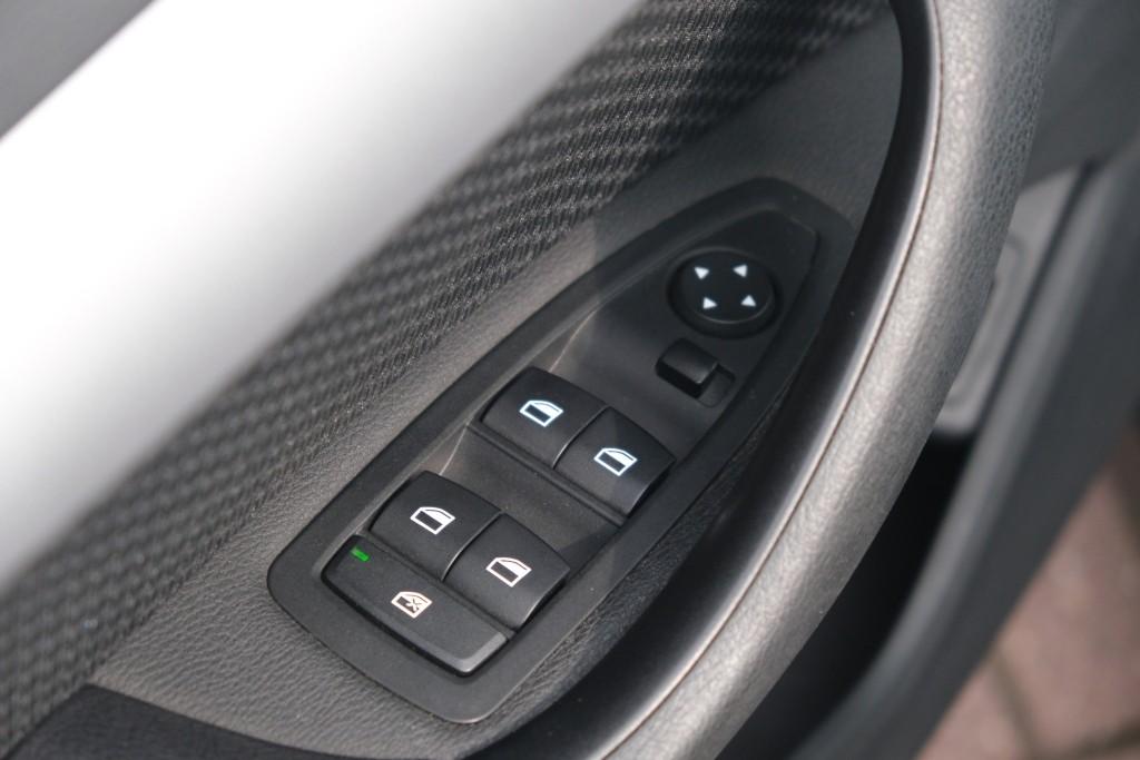BMW X1 sDrive20i 192pk Aut. Essential | Navi | Climate | Panoramadak | Camera | Elektrische Achterklep | PDC afbeelding 27