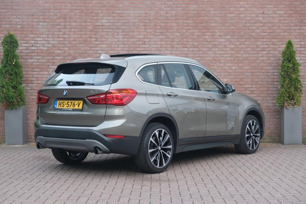 BMW X1 sDrive20i 192pk Aut. Essential | Navi | Climate | Panoramadak | Camera | Elektrische Achterklep | PDC afbeelding 32