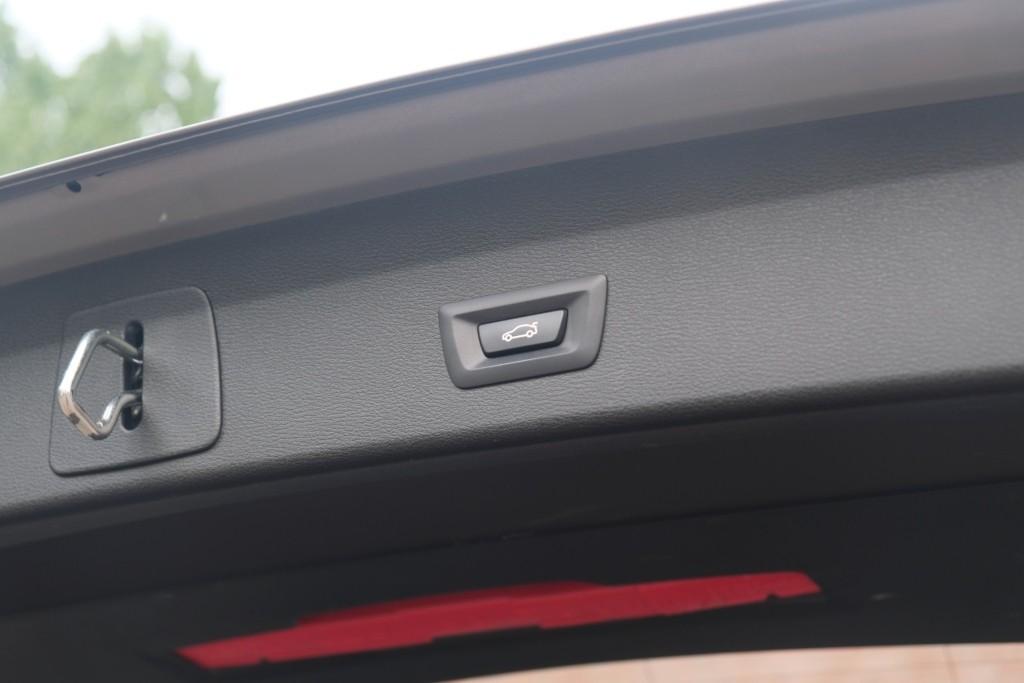 BMW X1 sDrive20i 192pk Aut. Essential | Navi | Climate | Panoramadak | Camera | Elektrische Achterklep | PDC afbeelding 34
