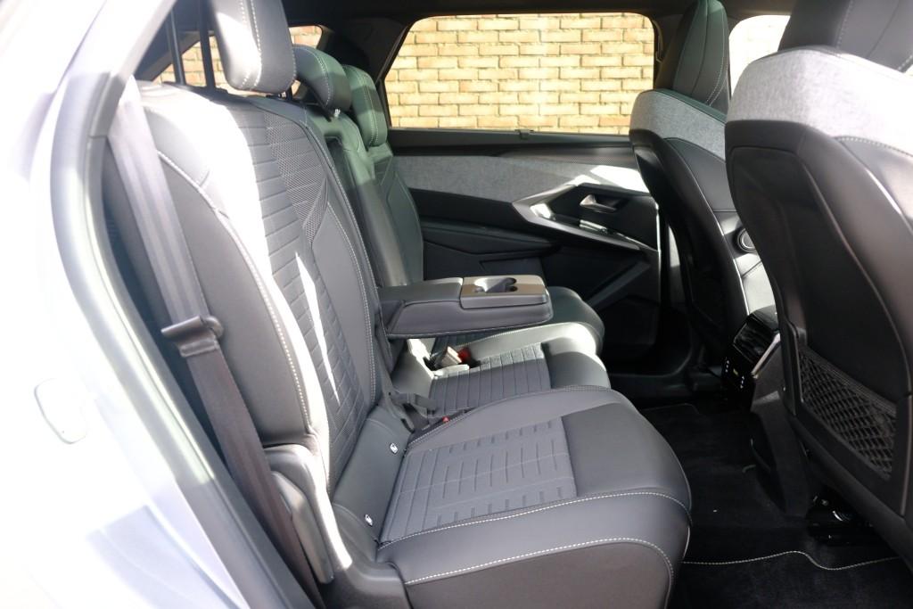 Peugeot 5008 1.2 Hybrid 145pk e-DCS6 GT 7 Persoons | Navi | App Connect | Adaptive Cruise | Panoramadak | Camera | Keyless | Stoelverwarming | Elektrische Achterklep | PDC afbeelding 3