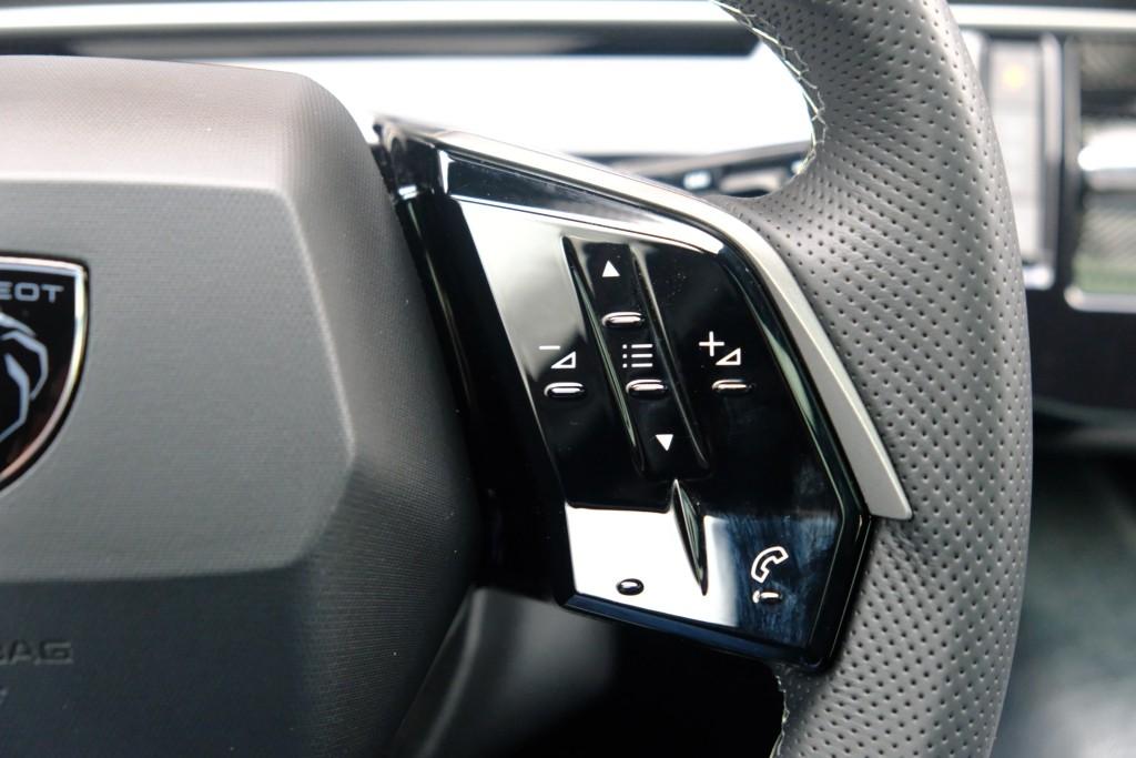 Peugeot 5008 1.2 Hybrid 145pk e-DCS6 GT 7 Persoons | Navi | App Connect | Adaptive Cruise | Panoramadak | Camera | Keyless | Stoelverwarming | Elektrische Achterklep | PDC afbeelding 9