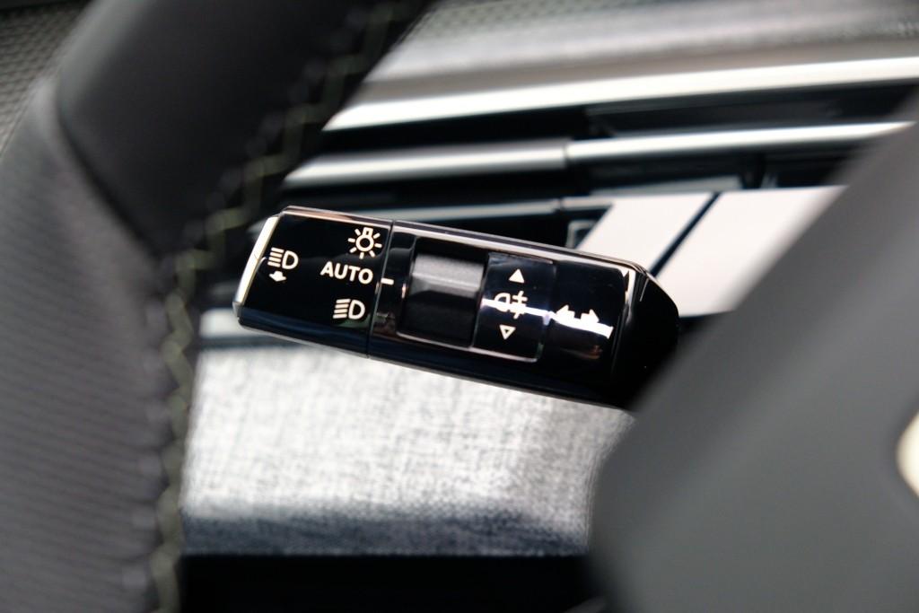 Peugeot 5008 1.2 Hybrid 145pk e-DCS6 GT 7 Persoons | Navi | App Connect | Adaptive Cruise | Panoramadak | Camera | Keyless | Stoelverwarming | Elektrische Achterklep | PDC afbeelding 10