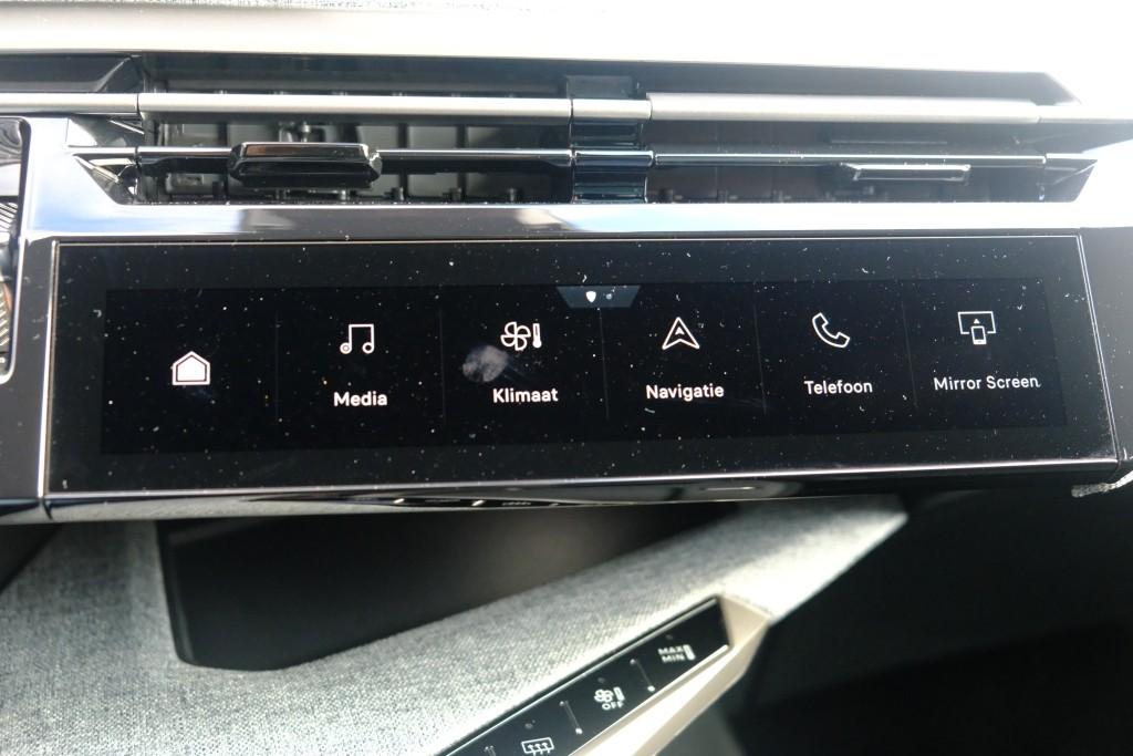 Peugeot 5008 1.2 Hybrid 145pk e-DCS6 GT 7 Persoons | Navi | App Connect | Adaptive Cruise | Panoramadak | Camera | Keyless | Stoelverwarming | Elektrische Achterklep | PDC afbeelding 21