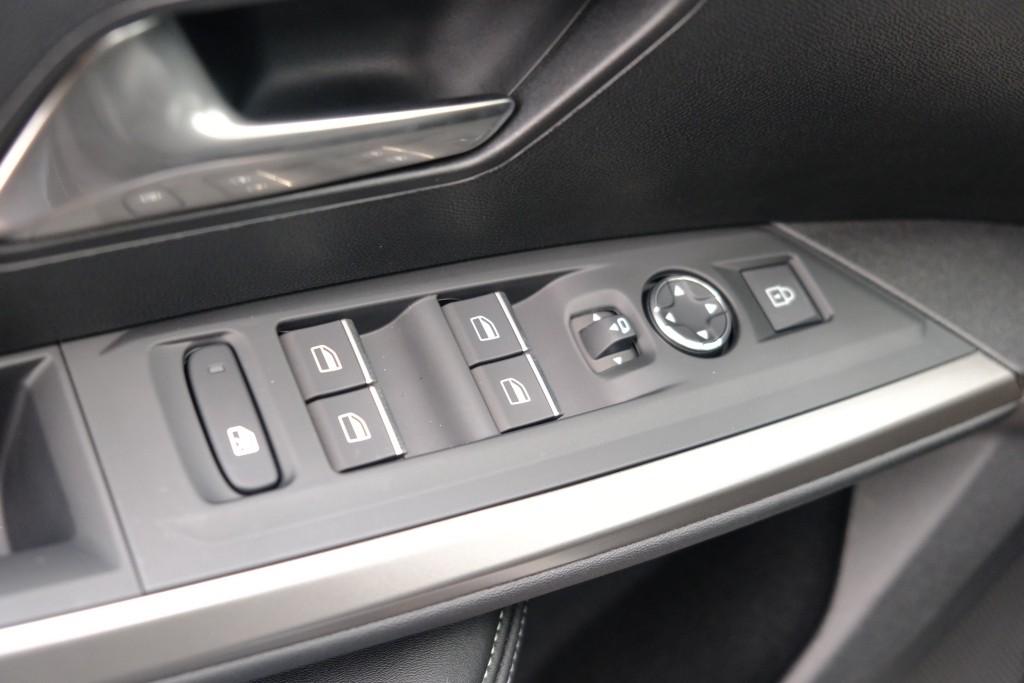 Peugeot 5008 1.2 Hybrid 145pk e-DCS6 GT 7 Persoons | Navi | App Connect | Adaptive Cruise | Panoramadak | Camera | Keyless | Stoelverwarming | Elektrische Achterklep | PDC afbeelding 26