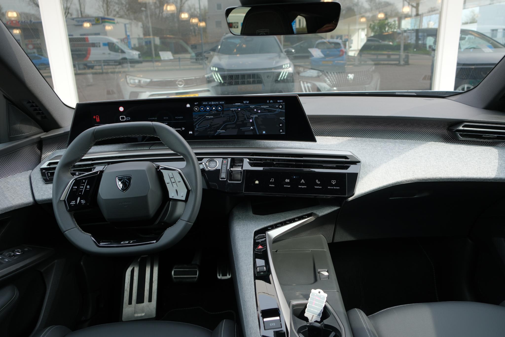 Peugeot 5008 1.2 Hybrid 145pk e-DCS6 GT 7 Persoons | Navi | App Connect | Adaptive Cruise | Panoramadak | Camera | Keyless | Stoelverwarming | Elektrische Achterklep | PDC afbeelding 2