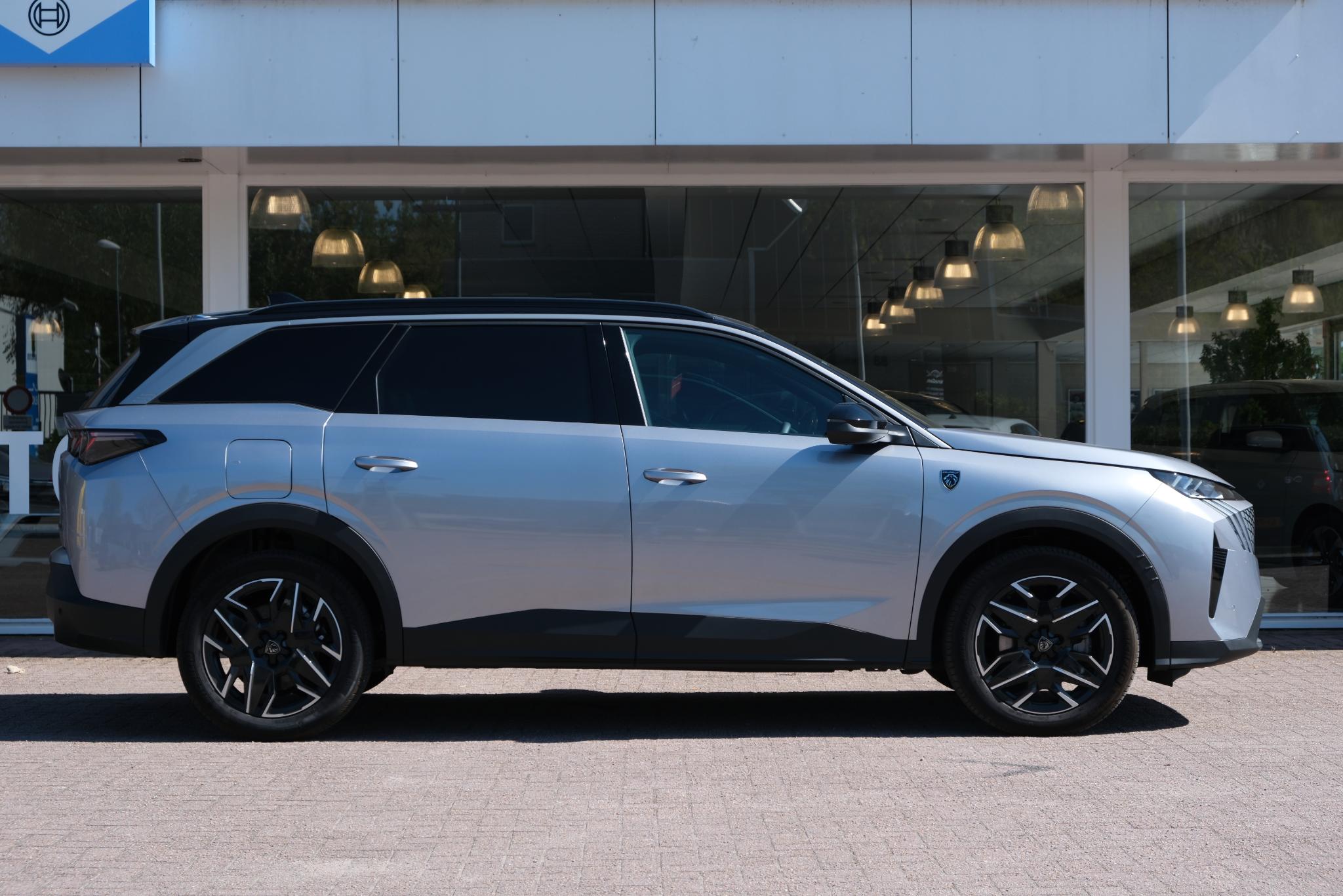 Peugeot 5008 1.2 Hybrid 145pk e-DCS6 GT 7 Persoons | Navi | App Connect | Adaptive Cruise | Panoramadak | Camera | Keyless | Stoelverwarming | Elektrische Achterklep | PDC afbeelding 4
