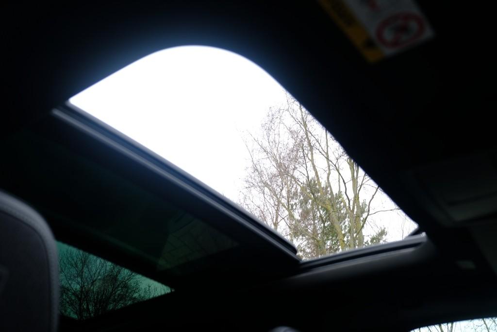 Peugeot 5008 1.2 Hybrid 145pk e-DCS6 GT 7 Persoons | Navi | App Connect | Adaptive Cruise | Panoramadak | Camera | Keyless | Stoelverwarming | Elektrische Achterklep | PDC afbeelding 14