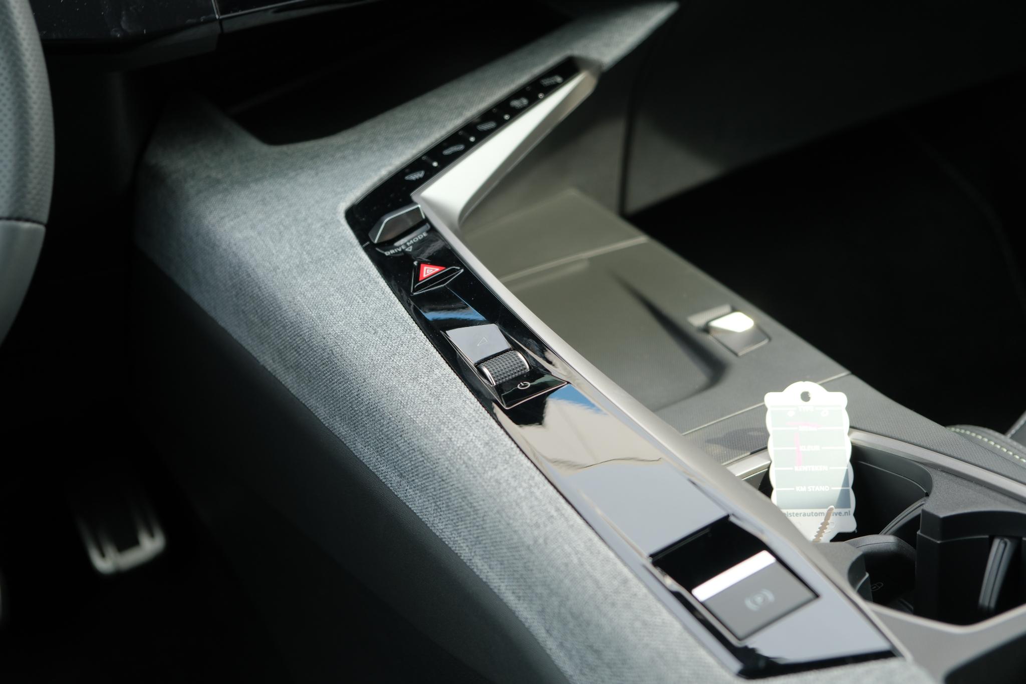 Peugeot 5008 1.2 Hybrid 145pk e-DCS6 GT 7 Persoons | Navi | App Connect | Adaptive Cruise | Panoramadak | Camera | Keyless | Stoelverwarming | Elektrische Achterklep | PDC afbeelding 15