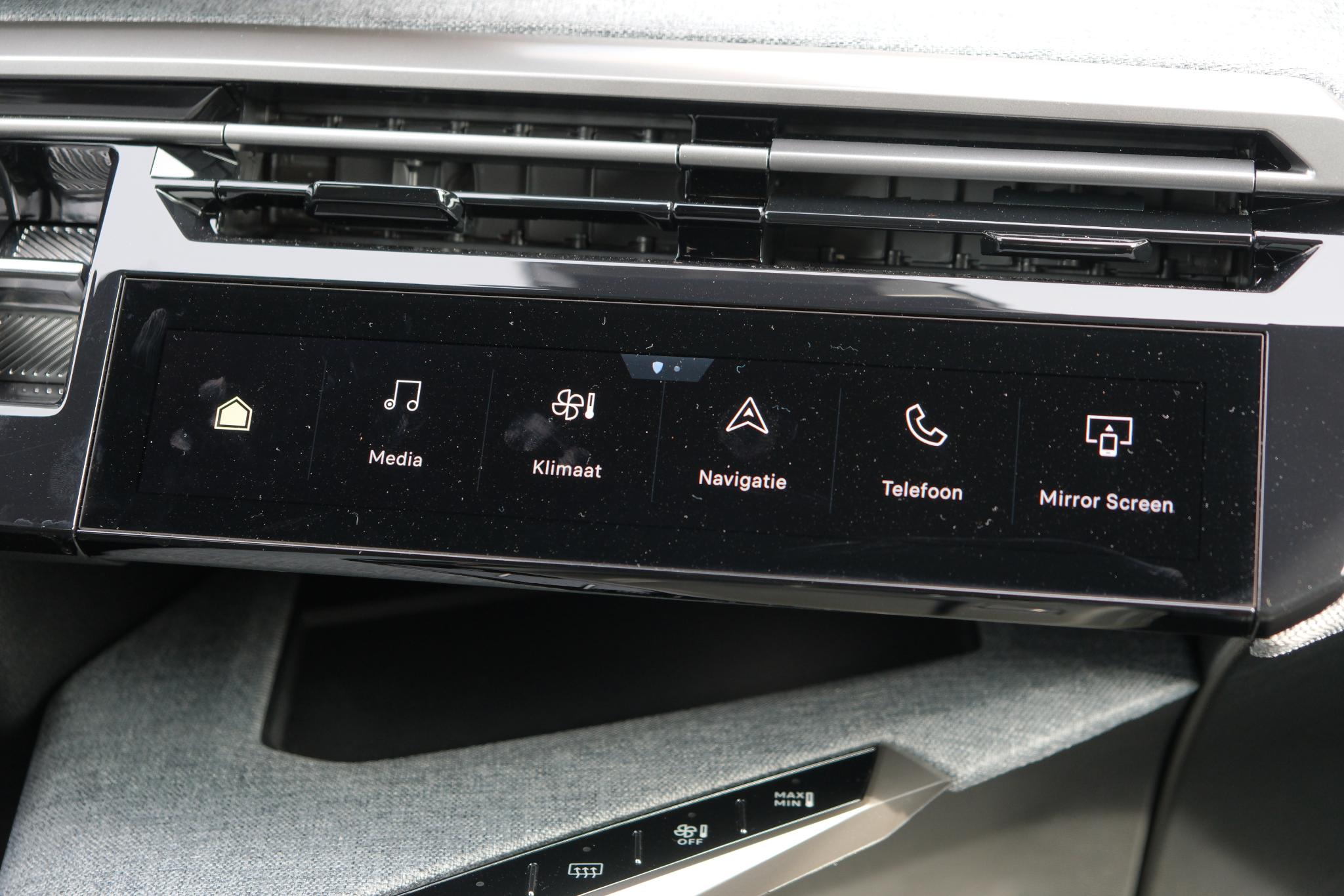 Peugeot 5008 1.2 Hybrid 145pk e-DCS6 GT 7 Persoons | Navi | App Connect | Adaptive Cruise | Panoramadak | Camera | Keyless | Stoelverwarming | Elektrische Achterklep | PDC afbeelding 21