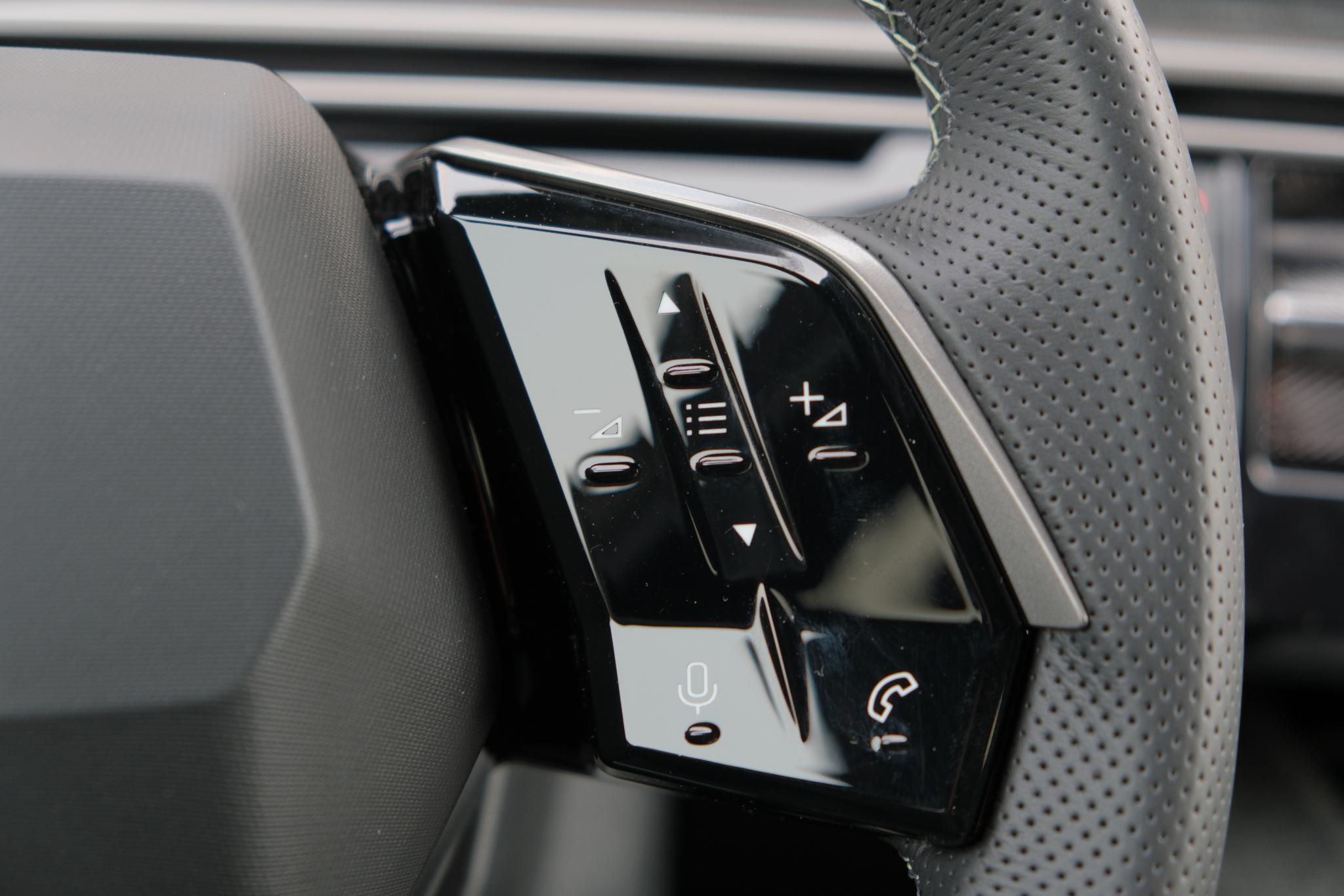 Peugeot 5008 1.2 Hybrid 145pk e-DCS6 GT 7 Persoons | Navi | App Connect | Adaptive Cruise | Panoramadak | Camera | Keyless | Stoelverwarming | Elektrische Achterklep | PDC afbeelding 23