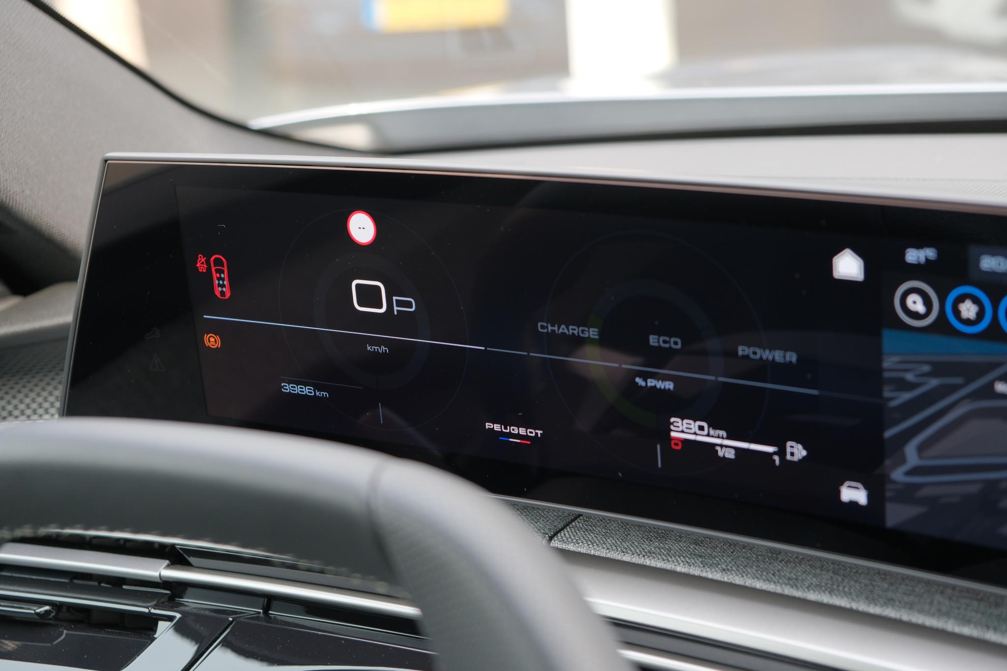 Peugeot 5008 1.2 Hybrid 145pk e-DCS6 GT 7 Persoons | Navi | App Connect | Adaptive Cruise | Panoramadak | Camera | Keyless | Stoelverwarming | Elektrische Achterklep | PDC afbeelding 25