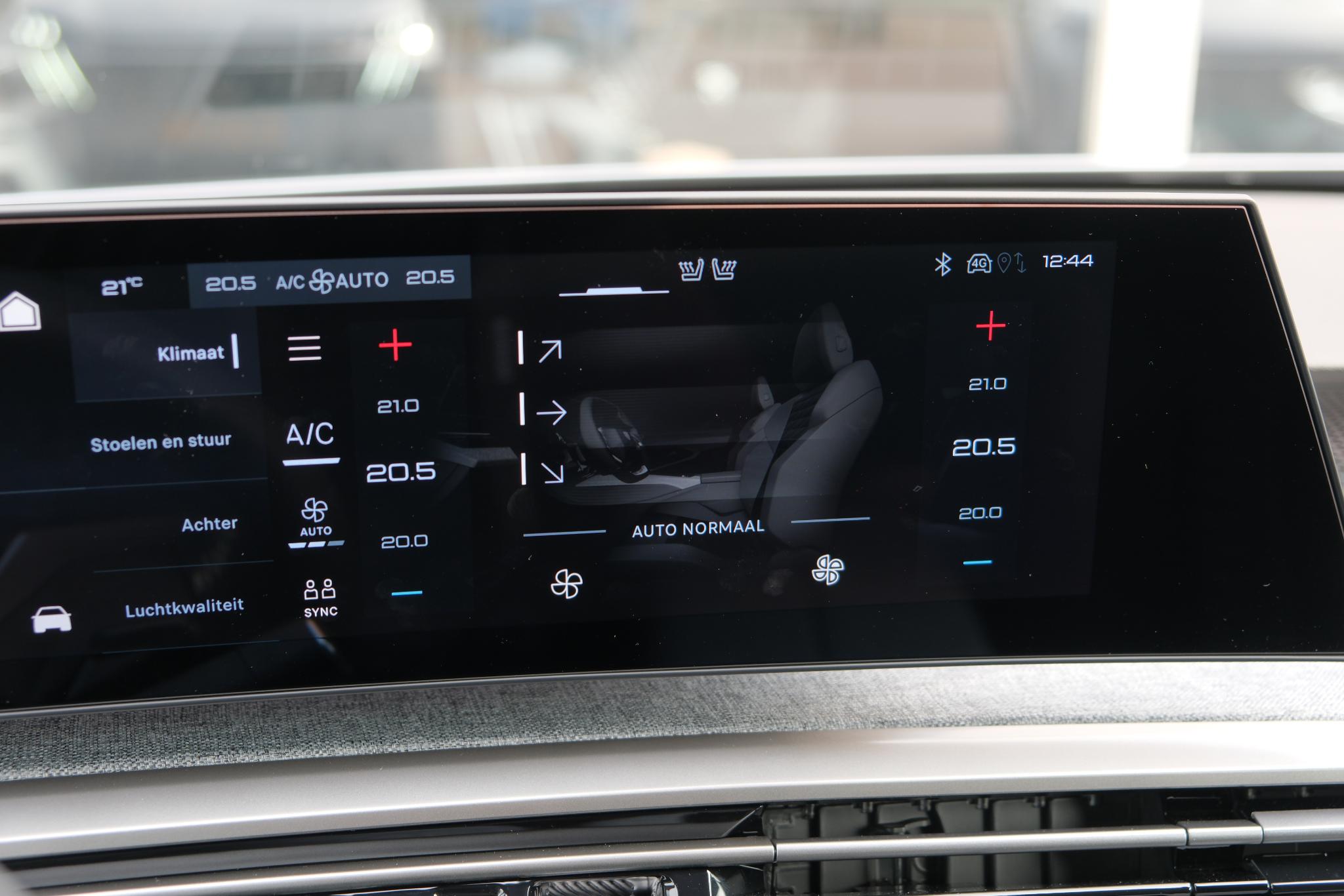 Peugeot 5008 1.2 Hybrid 145pk e-DCS6 GT 7 Persoons | Navi | App Connect | Adaptive Cruise | Panoramadak | Camera | Keyless | Stoelverwarming | Elektrische Achterklep | PDC afbeelding 29