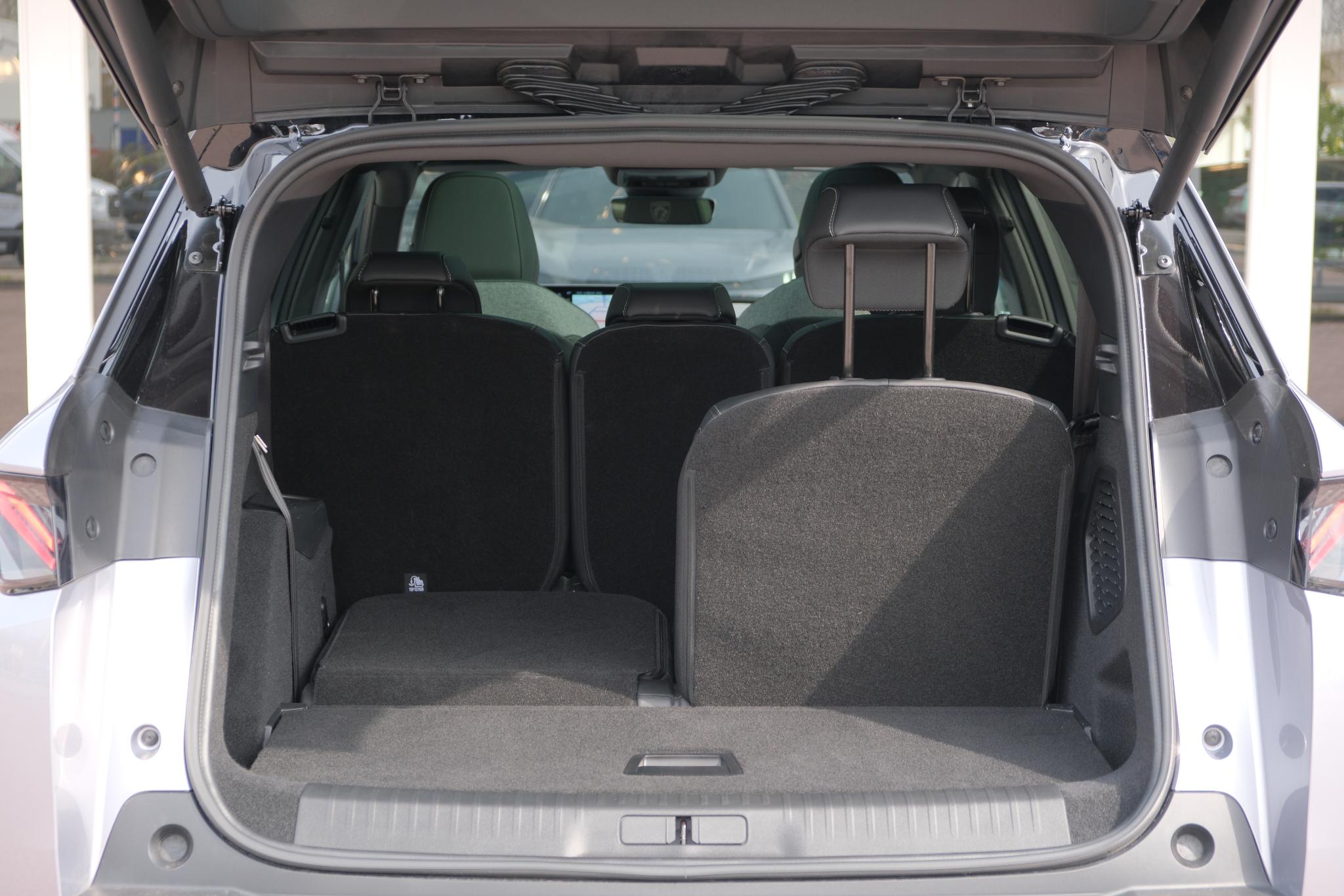 Peugeot 5008 1.2 Hybrid 145pk e-DCS6 GT 7 Persoons | Navi | App Connect | Adaptive Cruise | Panoramadak | Camera | Keyless | Stoelverwarming | Elektrische Achterklep | PDC afbeelding 34