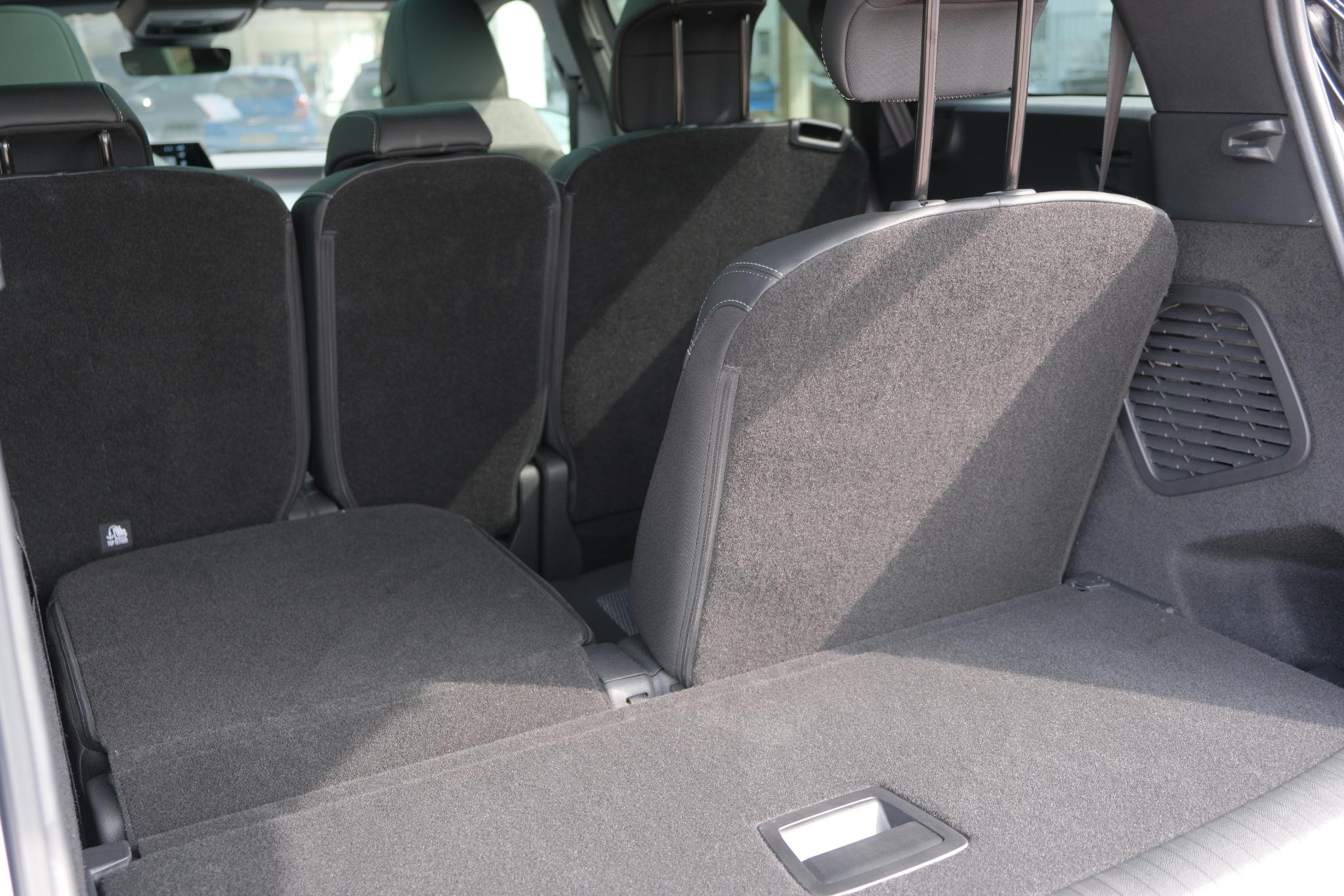 Peugeot 5008 1.2 Hybrid 145pk e-DCS6 GT 7 Persoons | Navi | App Connect | Adaptive Cruise | Panoramadak | Camera | Keyless | Stoelverwarming | Elektrische Achterklep | PDC afbeelding 35