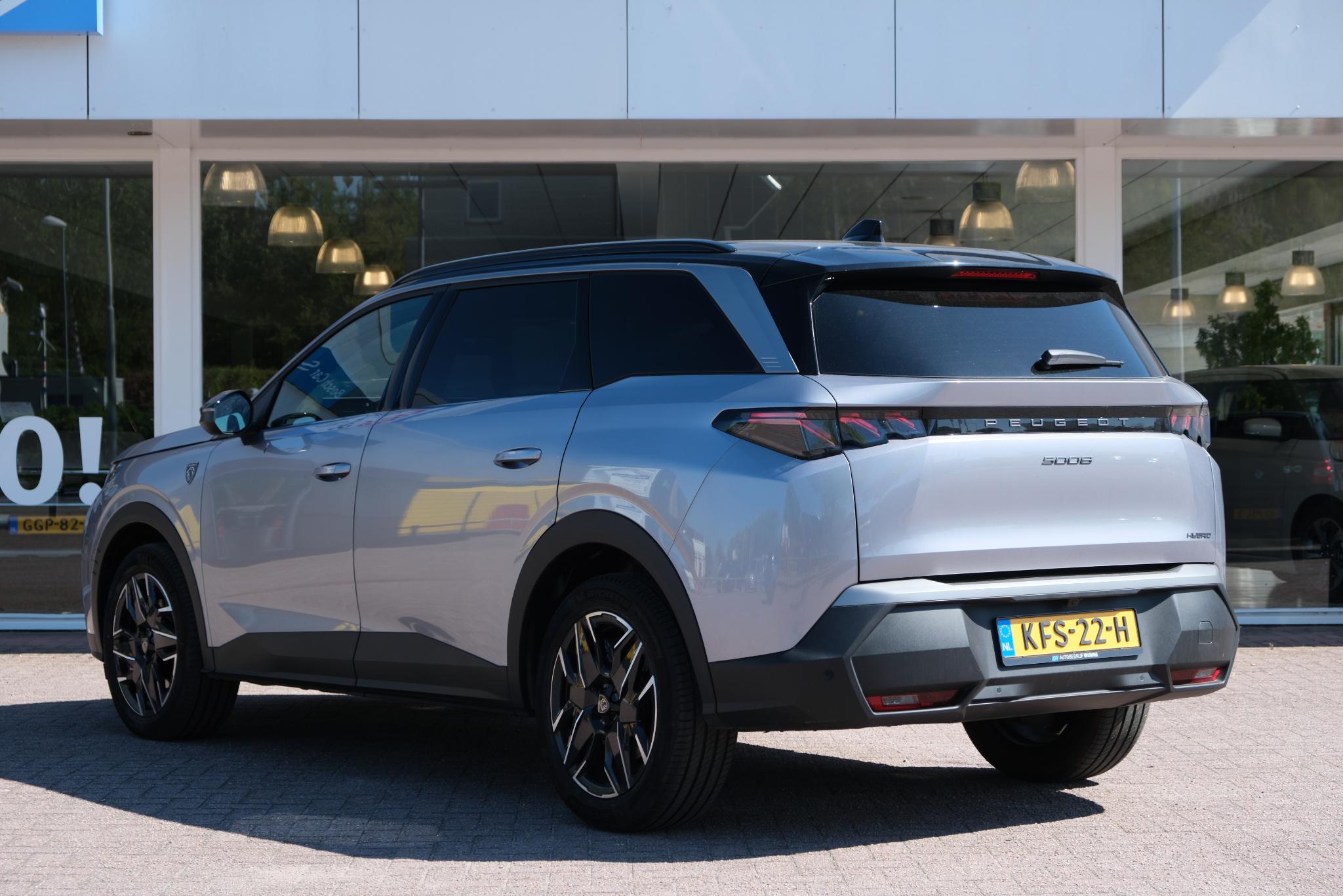 Peugeot 5008 1.2 Hybrid 145pk e-DCS6 GT 7 Persoons | Navi | App Connect | Adaptive Cruise | Panoramadak | Camera | Keyless | Stoelverwarming | Elektrische Achterklep | PDC afbeelding 38