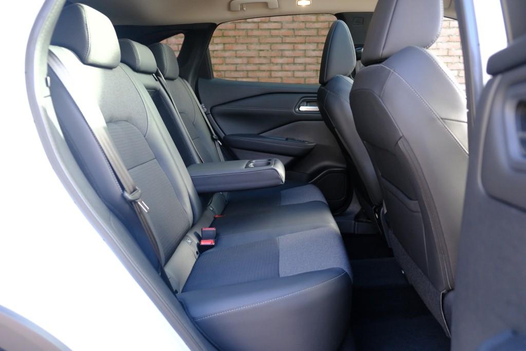 Nissan QASHQAI 1.3 MHEV 158pk Xtronic N-Connecta | Navi | App Connect | Adaptive Cruise | Keyless | 360° Camera | Panoramadak | Elektrische Achterklep | Cold Pack afbeelding 3