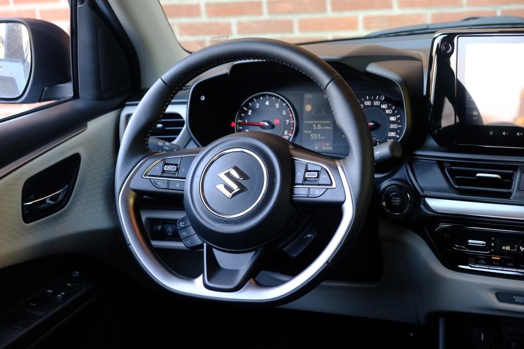 Suzuki Swift 1.2 82pk Style Smart Hybrid | Navi | App Connect | Climate | Adaptive Cruise | Camera | Keyless | Stoelverwarming afbeelding 12