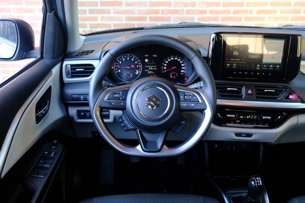 Suzuki Swift 1.2 82pk Style Smart Hybrid | Navi | App Connect | Climate | Adaptive Cruise | Camera | Keyless | Stoelverwarming afbeelding 14