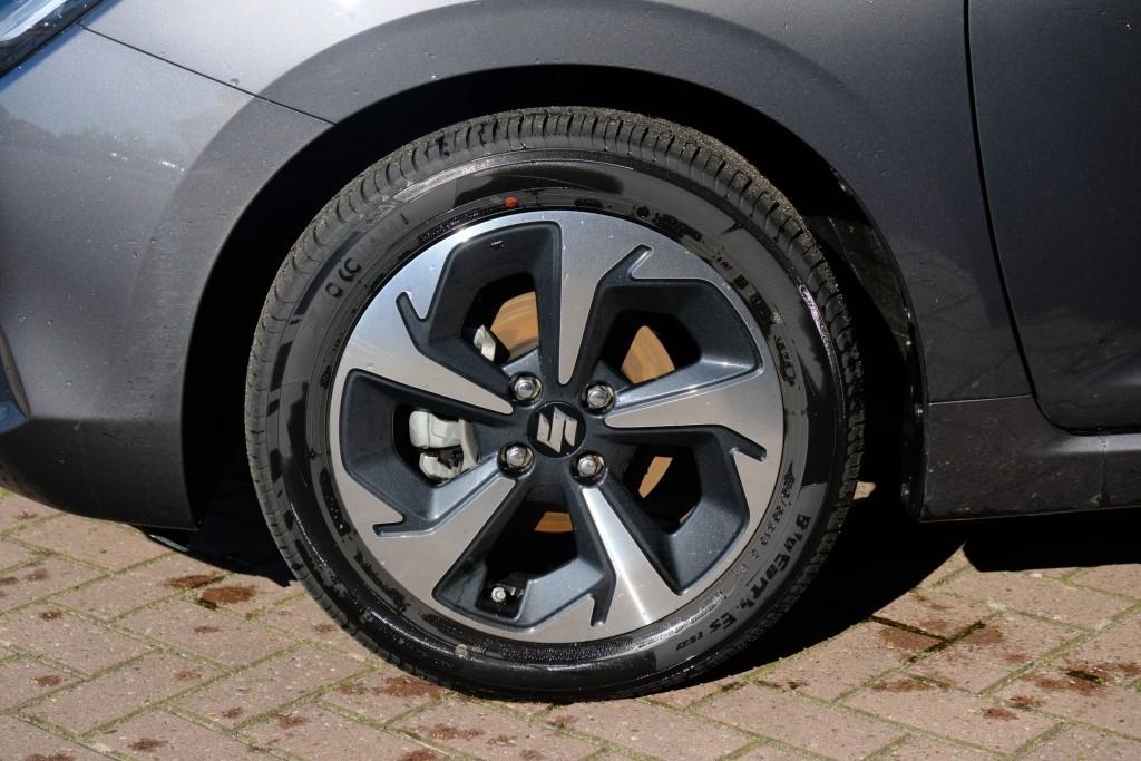 Suzuki Swift 1.2 82pk Style Smart Hybrid | Navi | App Connect | Climate | Adaptive Cruise | Camera | Keyless | Stoelverwarming afbeelding 25