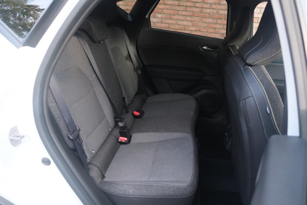 Renault Captur 1.3 TCe 160pk EDC Techno | App Connect | Climate | Cruise | Camera | Keyless | PDC afbeelding 3