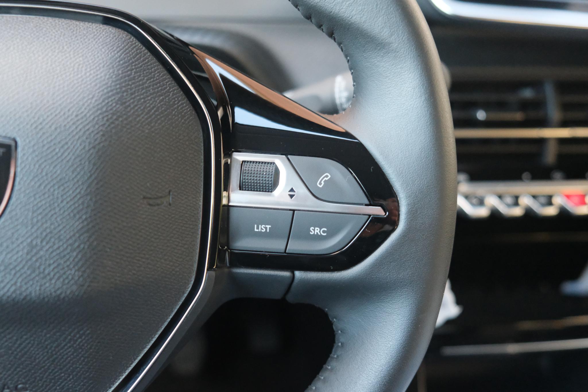 Peugeot 208 1.2 PureTech 100pk Allure | Navi | App Connect | Climate | Cruise | Camera | Dodehoek | PDC afbeelding 9