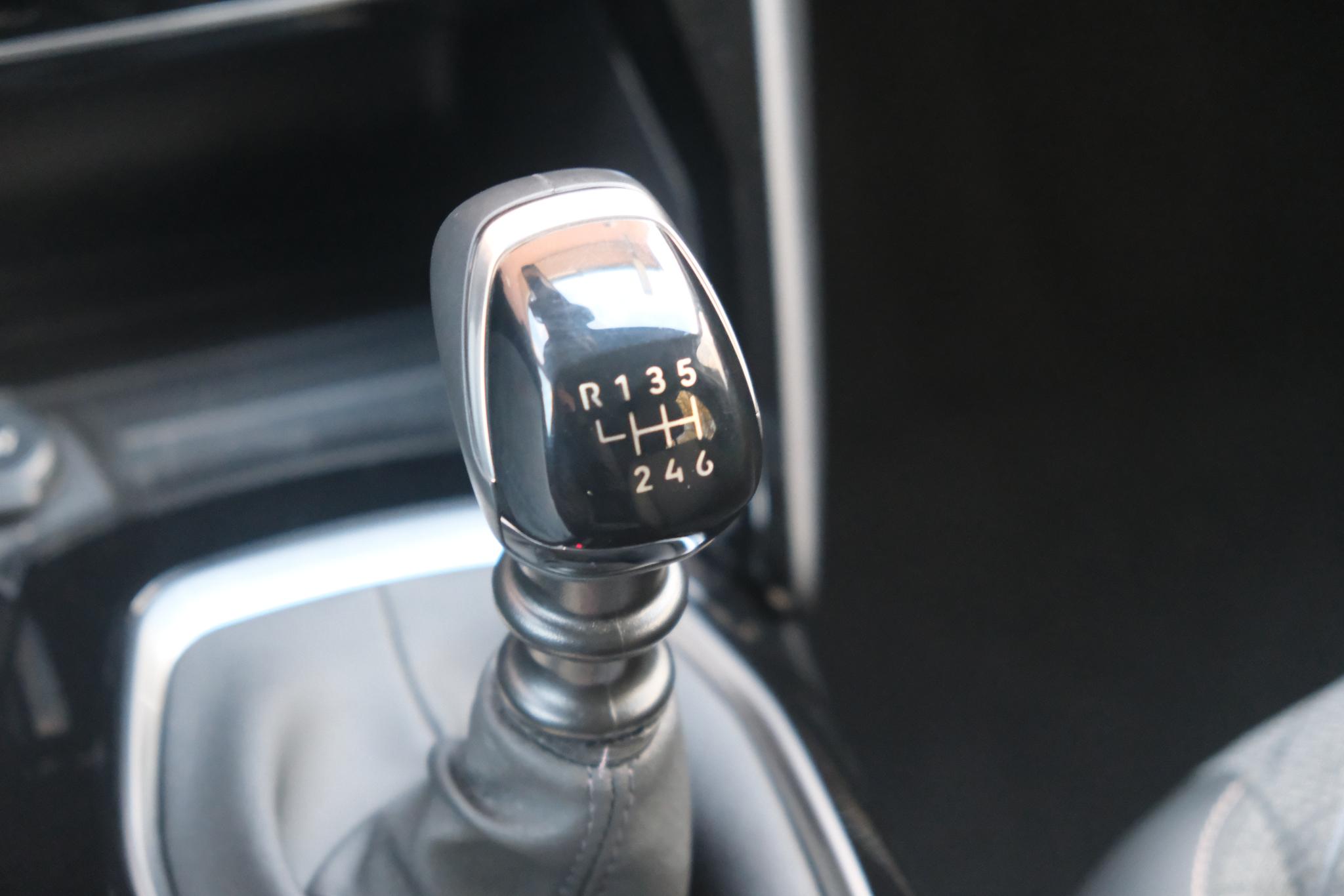 Peugeot 208 1.2 PureTech 100pk Allure | Navi | App Connect | Climate | Cruise | Camera | Dodehoek | PDC afbeelding 21