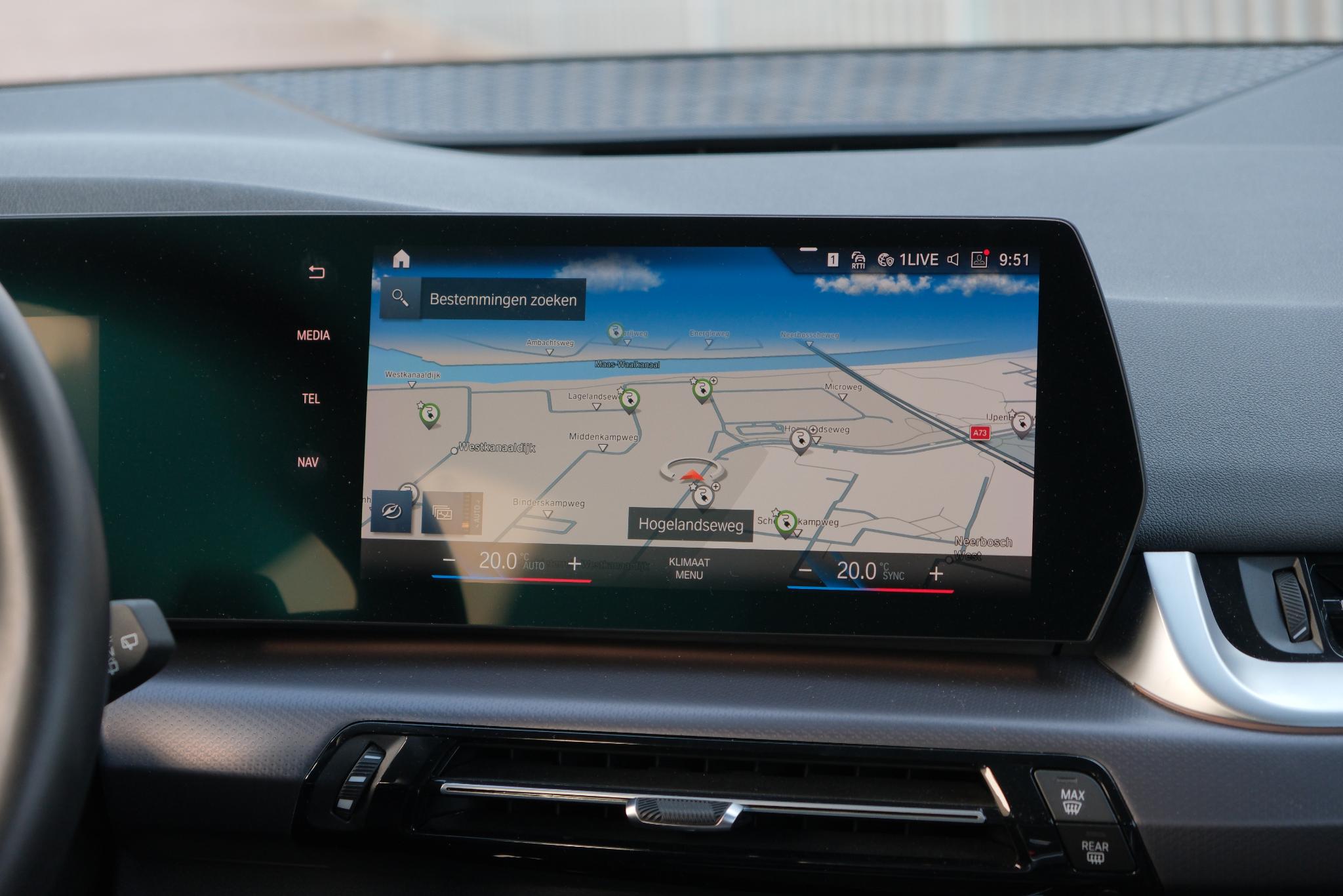 BMW 2 Serie Active Tourer 225e xDrive 245pk M Sport | Navi | App Connect | Climate | Camera | Stoelverwarming | Elektrische Achterklep | Alcantara afbeelding 11