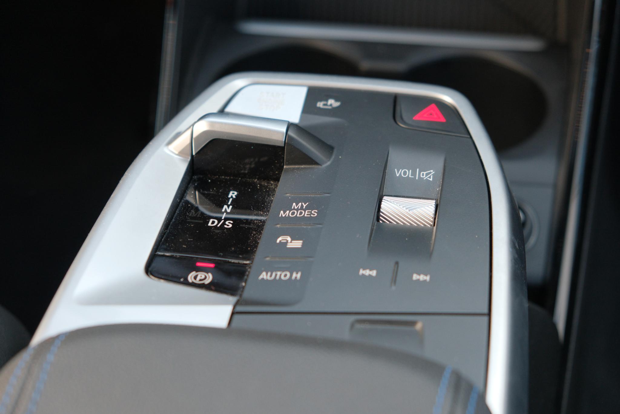 BMW 2 Serie Active Tourer 225e xDrive 245pk M Sport | Navi | App Connect | Climate | Camera | Stoelverwarming | Elektrische Achterklep | Alcantara afbeelding 12