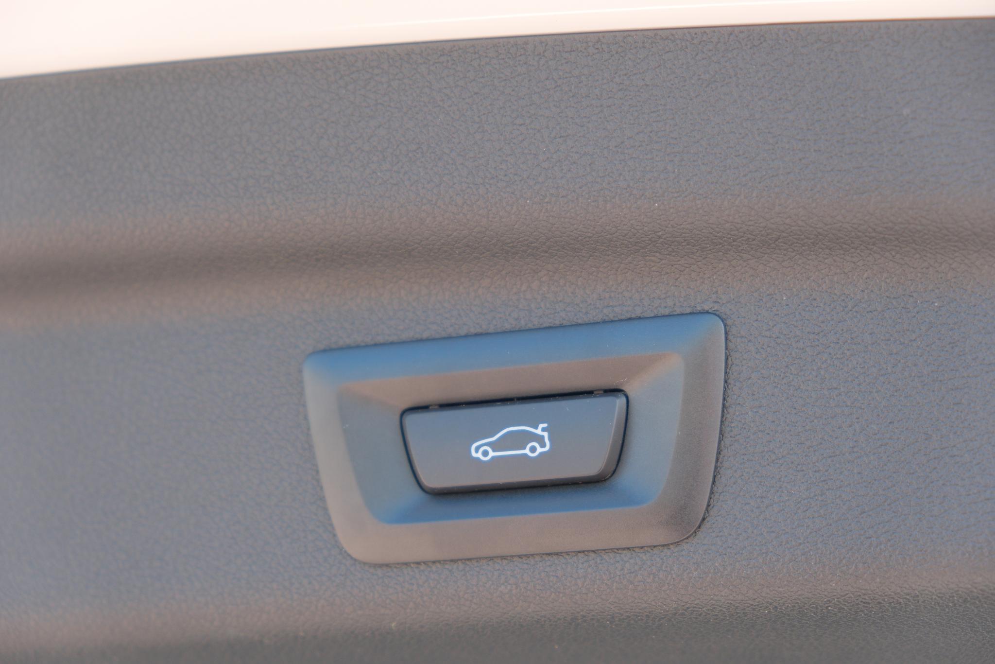 BMW 2 Serie Active Tourer 225e xDrive 245pk M Sport | Navi | App Connect | Climate | Camera | Stoelverwarming | Elektrische Achterklep | Alcantara afbeelding 22