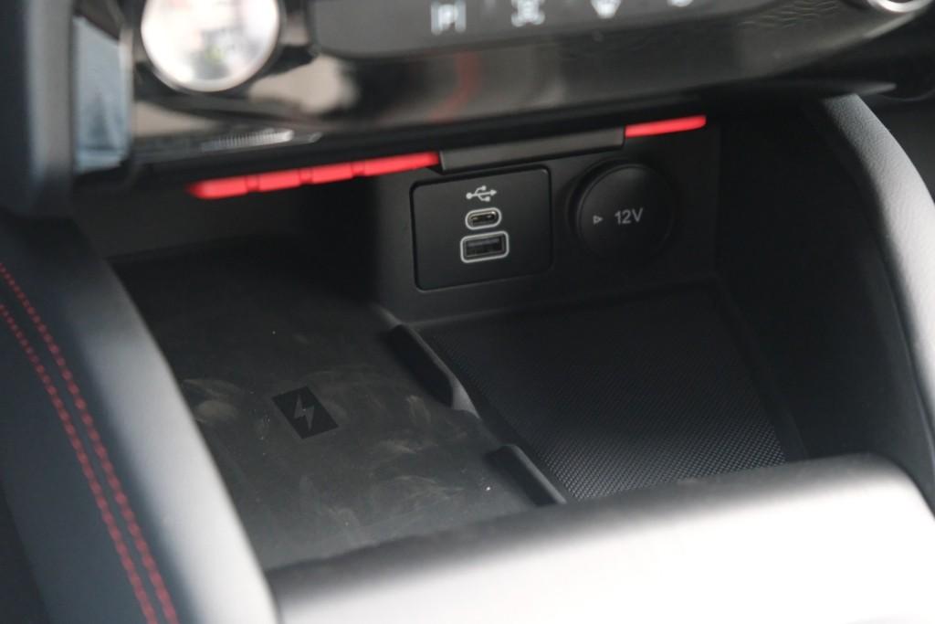 Ford Kuga 2.5 PHEV 243pk Aut. ST-Line | Navi | App Connect | Climate | Camera | Keyless | Dodehoek | Winter Pakket afbeelding 22