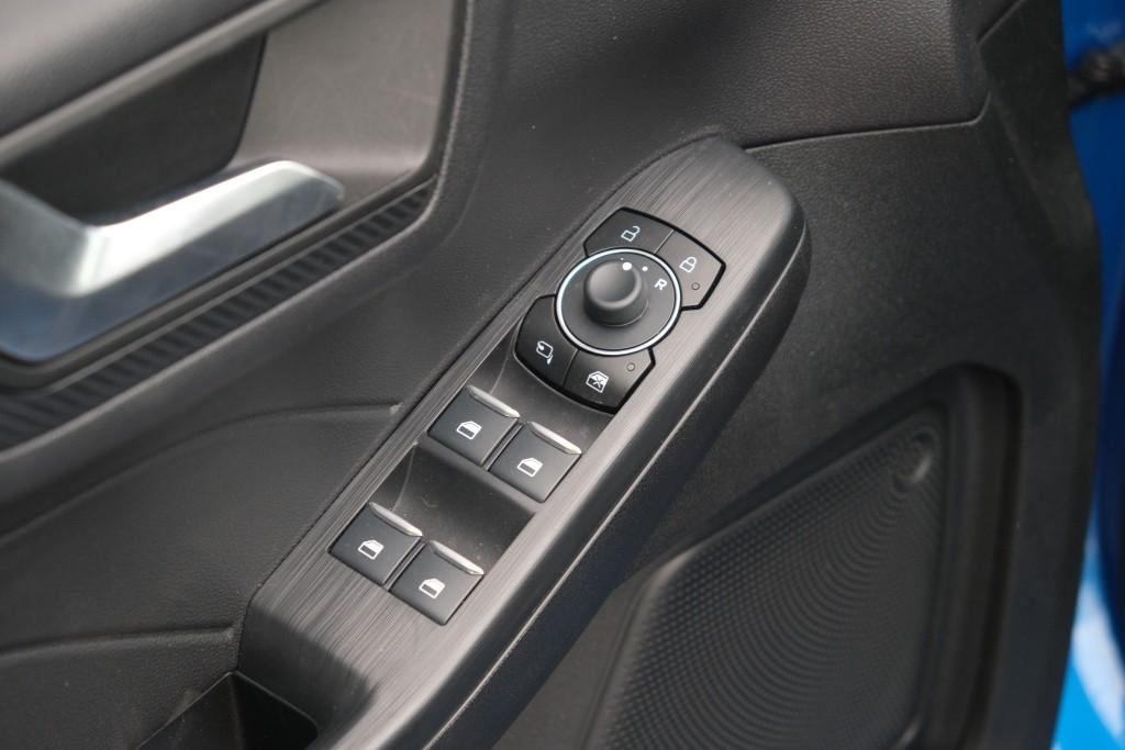Ford Kuga 2.5 PHEV 243pk Aut. ST-Line | Navi | App Connect | Climate | Camera | Keyless | Dodehoek afbeelding 25