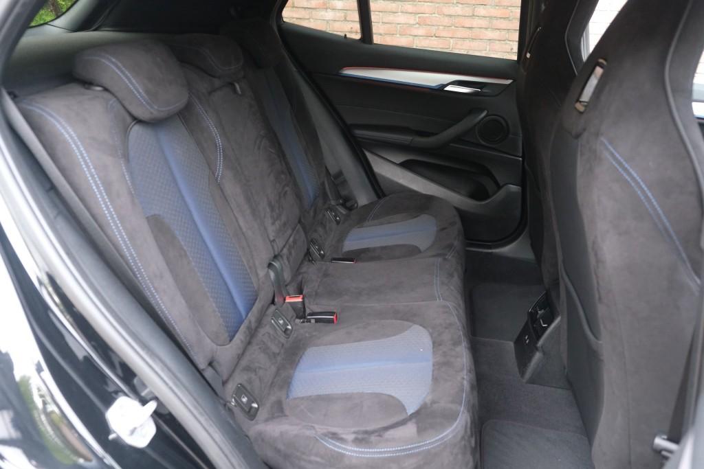 BMW X2 sDrive20i 192pk Aut. High Executive M Sport | Navi | App Connect | Climate | Camera | Alcantara | Elektrische Achterklep | Winter Pakket afbeelding 3