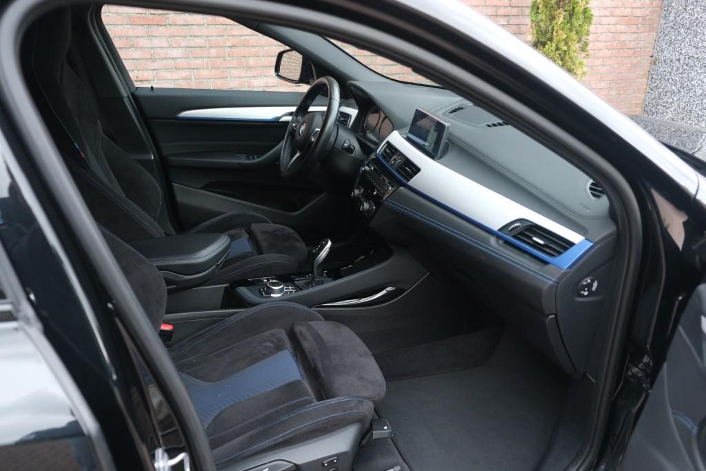 BMW X2 sDrive20i 192pk Aut. High Executive M Sport | Navi | App Connect | Climate | Camera | Alcantara | Elektrische Achterklep | Winter Pakket afbeelding 4