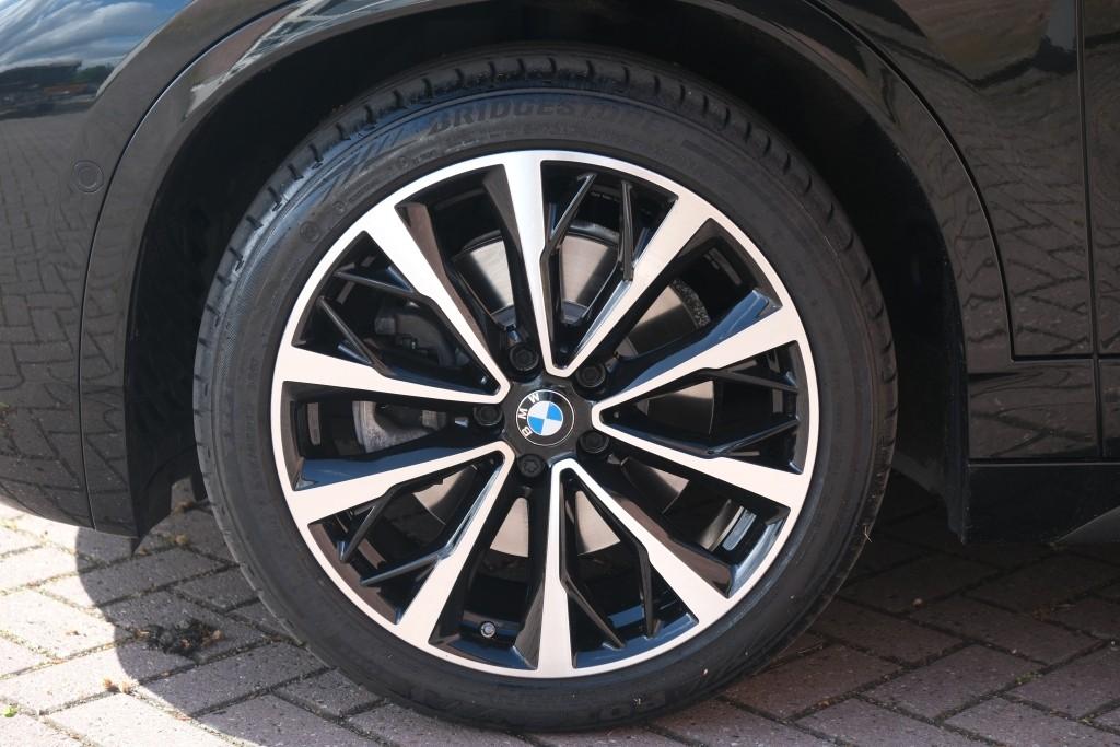 BMW X2 sDrive20i 192pk Aut. High Executive M Sport | Navi | App Connect | Climate | Camera | Alcantara | Elektrische Achterklep | Winter Pakket afbeelding 28