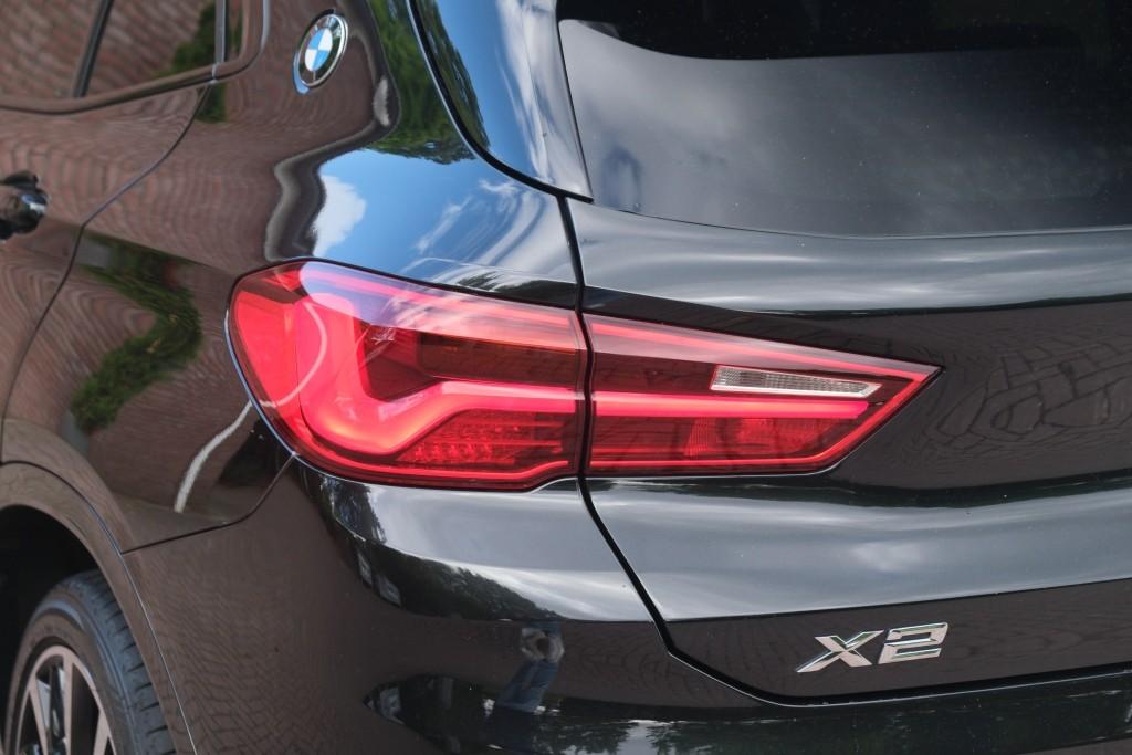 BMW X2 sDrive20i 192pk Aut. High Executive M Sport | Navi | App Connect | Climate | Camera | Alcantara | Elektrische Achterklep | Winter Pakket afbeelding 29