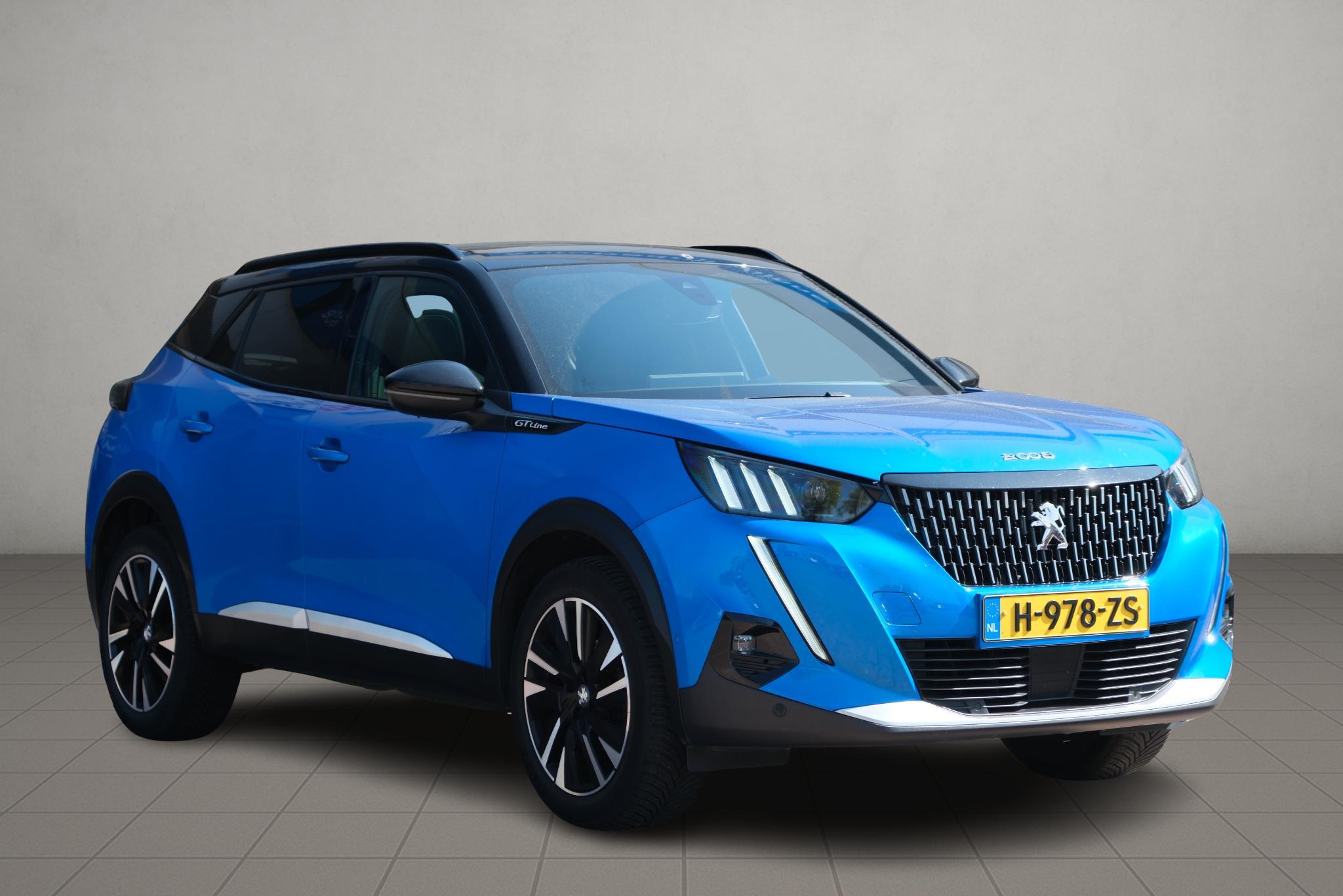 Peugeot 2008 1.2 PureTech GT-Line | Navi | Panoramadak | Camera | Cruise | 18" velgen afbeelding 1