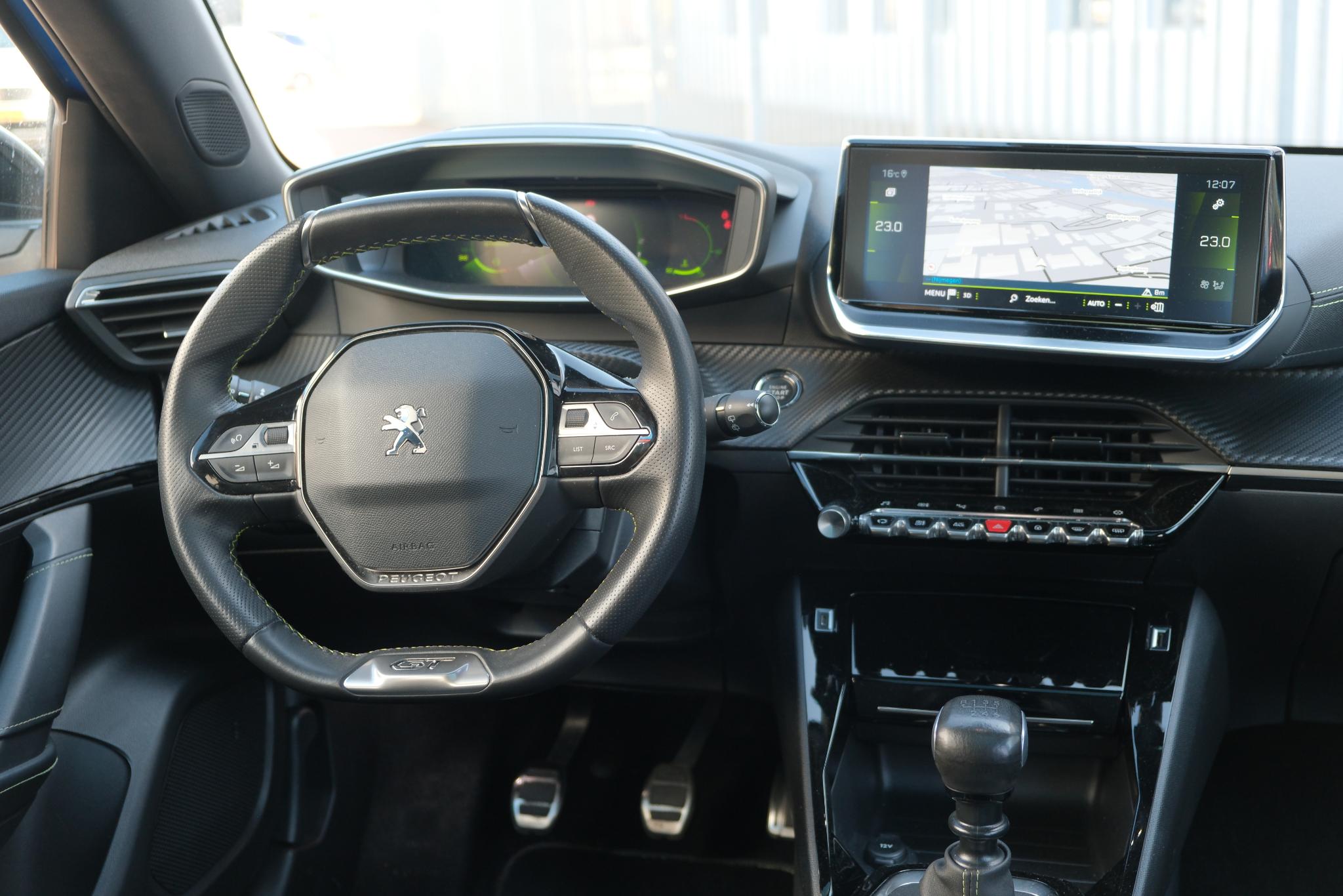 Peugeot 2008 1.2 PureTech GT-Line | Navi | Panoramadak | Camera | Cruise | 18" velgen afbeelding 7