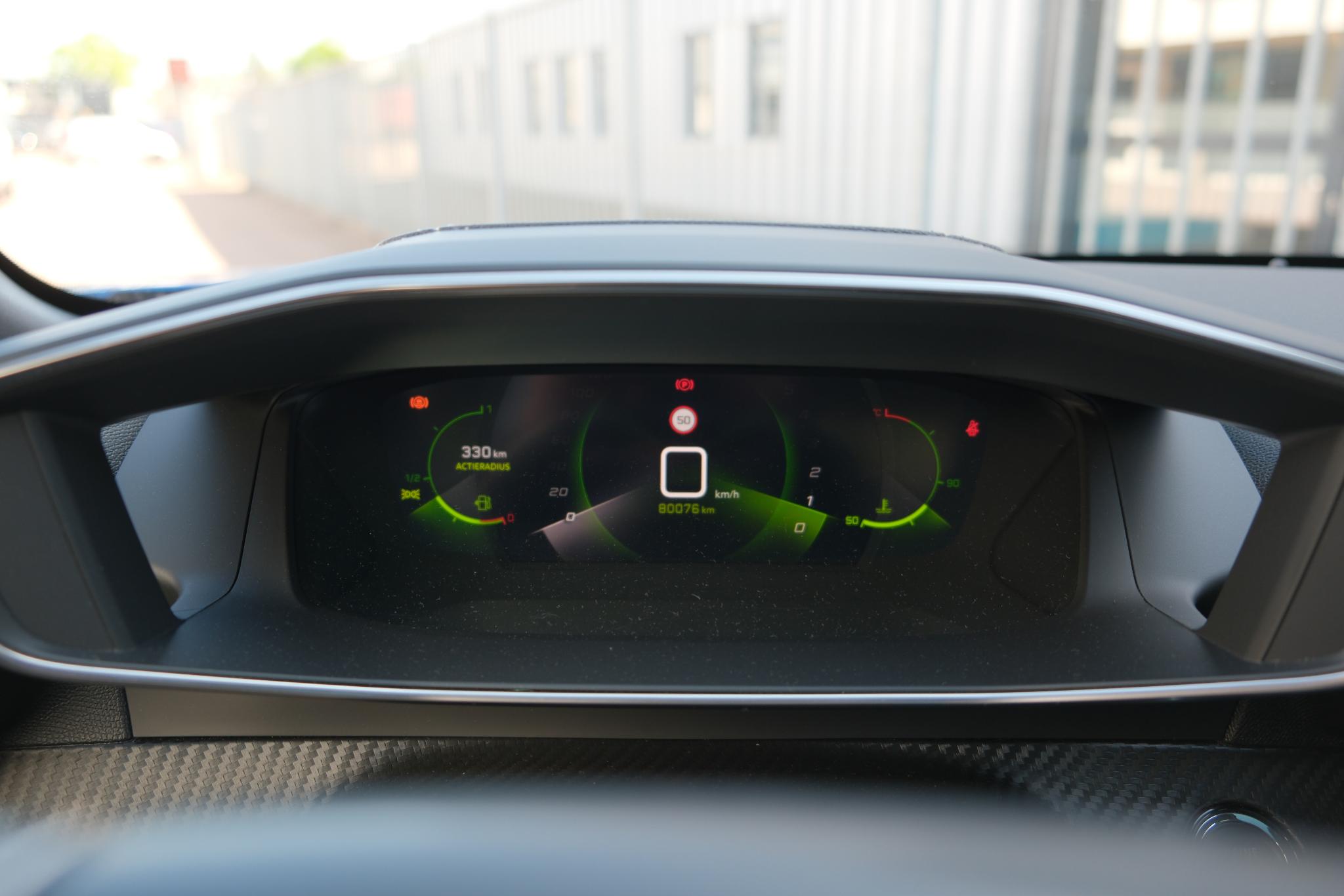 Peugeot 2008 1.2 PureTech GT-Line | Navi | Panoramadak | Camera | Cruise | 18" velgen afbeelding 17