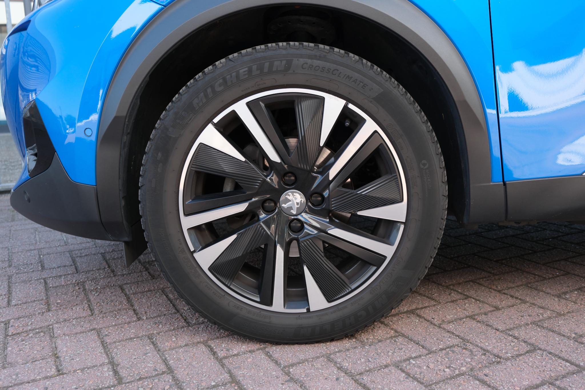 Peugeot 2008 1.2 PureTech GT-Line | Navi | Panoramadak | Camera | Cruise | 18" velgen afbeelding 24