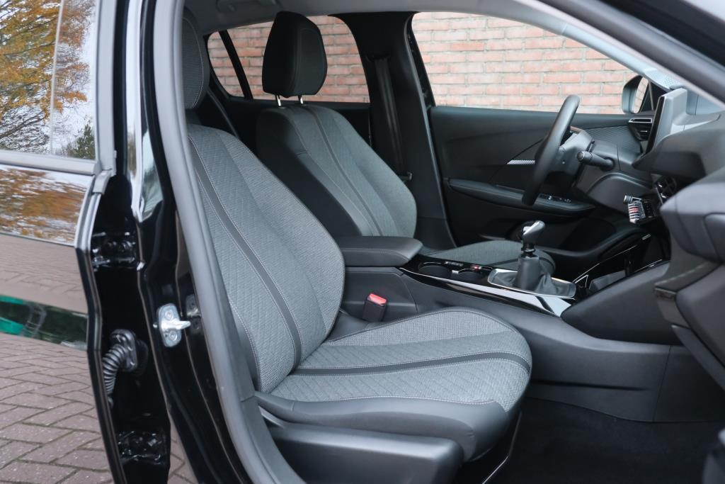 Peugeot 208 1.2 PureTech 100pk Allure | Navi | App Connect | Climate | Cruise | Camera | Dodehoek | PDC afbeelding 6