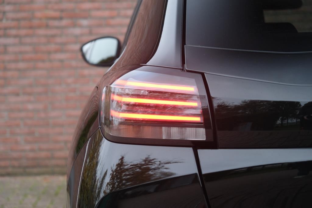 Peugeot 208 1.2 PureTech 100pk Allure | Navi | App Connect | Climate | Cruise | Camera | Dodehoek | PDC afbeelding 27