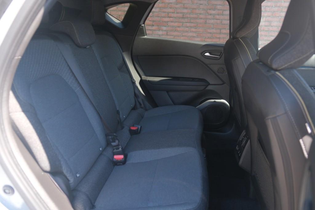 Renault Captur 1.8 E-Tech full hybrid 160pk techno | Navi | App Connect | Climate | Adaptive Cruise | Keyless | Camera | Winter Pakket afbeelding 3