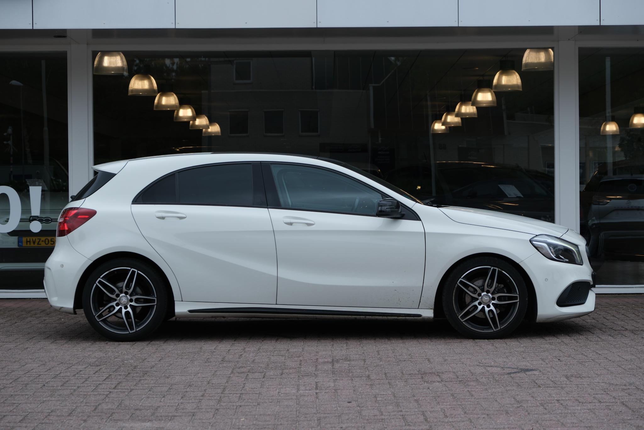 Mercedes-Benz A-Klasse 200 d 136pk Aut. AMG-Line | Navi | Panoramadak | Camera | Cruise | Climate | PDC afbeelding 3