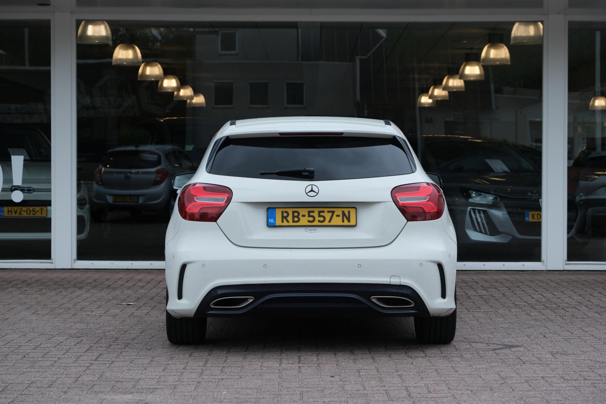 Mercedes-Benz A-Klasse 200 d 136pk Aut. AMG-Line | Navi | Panoramadak | Camera | Cruise | Climate | PDC afbeelding 5