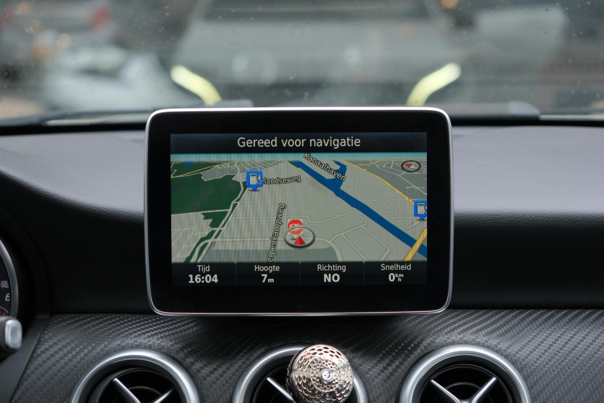 Mercedes-Benz A-Klasse 200 d 136pk Aut. AMG-Line | Navi | Panoramadak | Camera | Cruise | Climate | PDC afbeelding 11