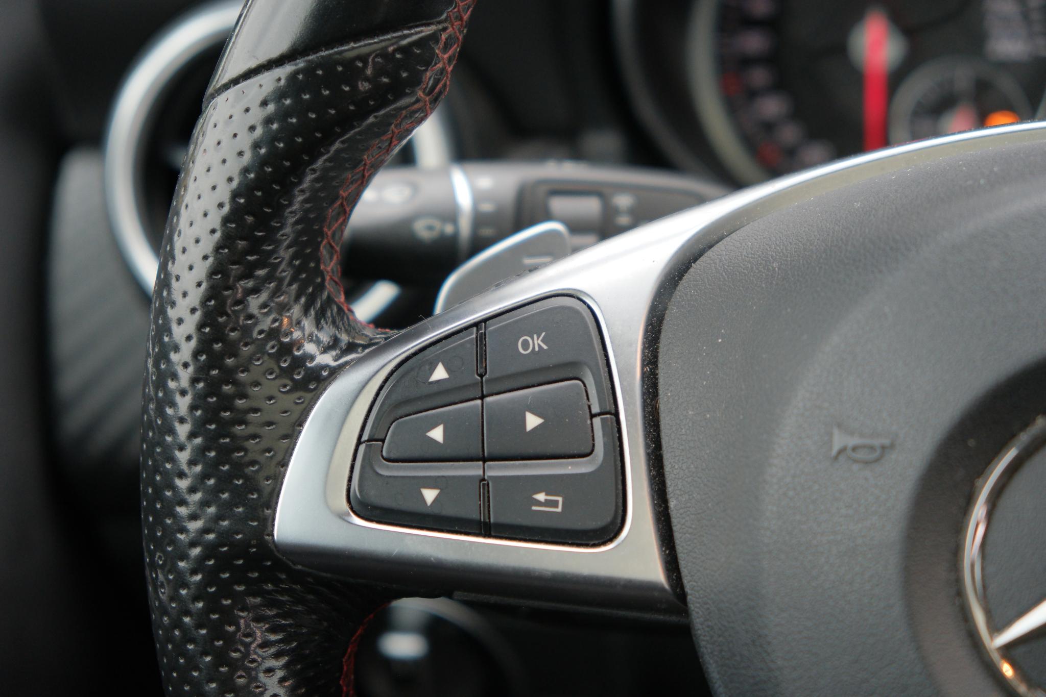 Mercedes-Benz A-Klasse 200 d 136pk Aut. AMG-Line | Navi | Panoramadak | Camera | Cruise | Climate | PDC afbeelding 15