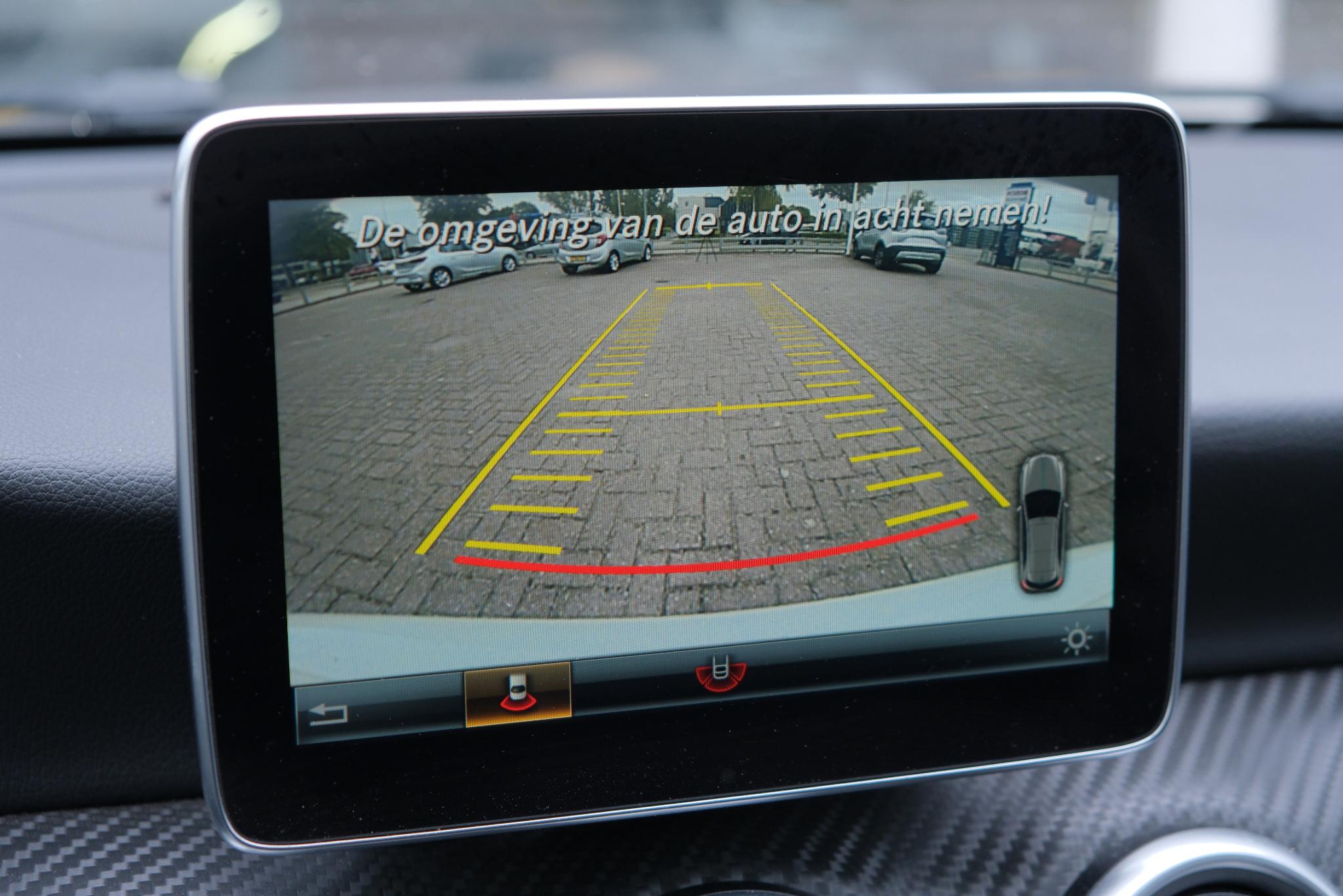 Mercedes-Benz A-Klasse 200 d 136pk Aut. AMG-Line | Navi | Panoramadak | Camera | Cruise | Climate | PDC afbeelding 21