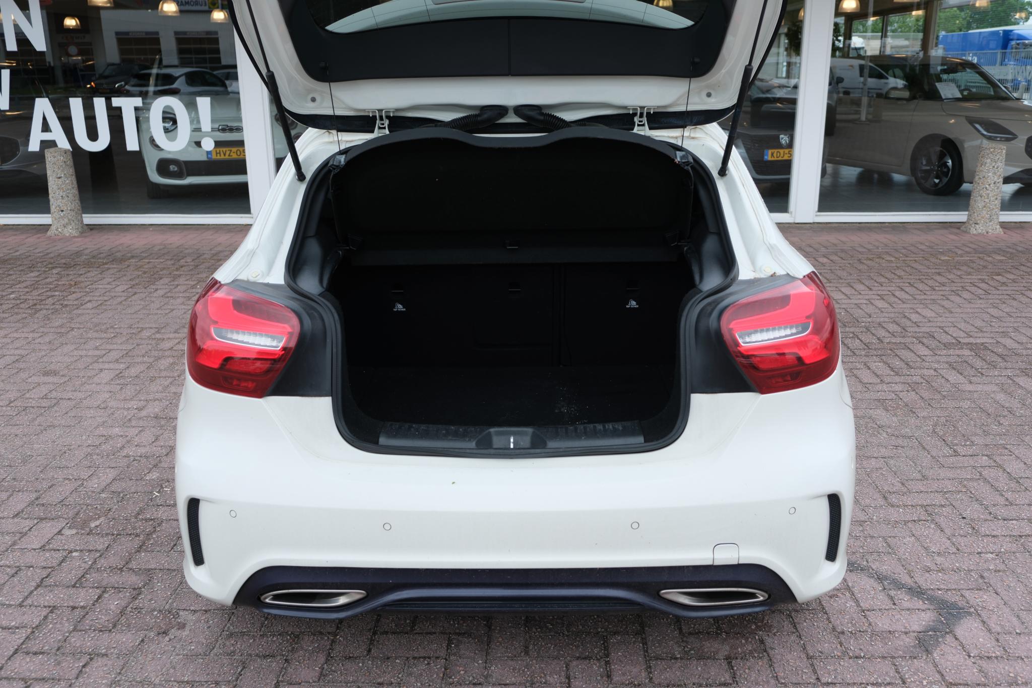 Mercedes-Benz A-Klasse 200 d 136pk Aut. AMG-Line | Navi | Panoramadak | Camera | Cruise | Climate | PDC afbeelding 25